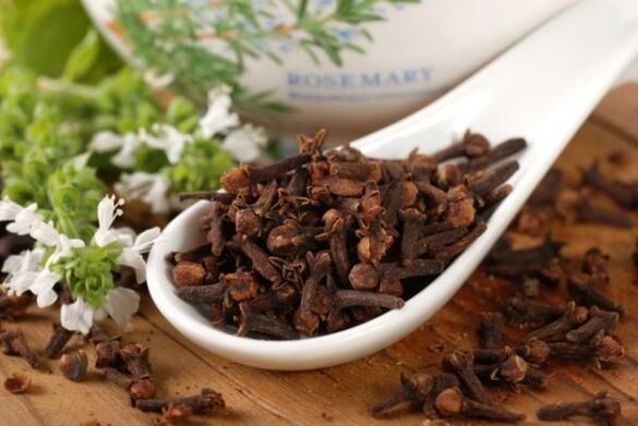 Cloves against worms and parasites in humans